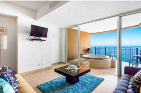 BEACH FRONT~ JACUZZI ~ SPECTACULAR OCEAN VIEWS